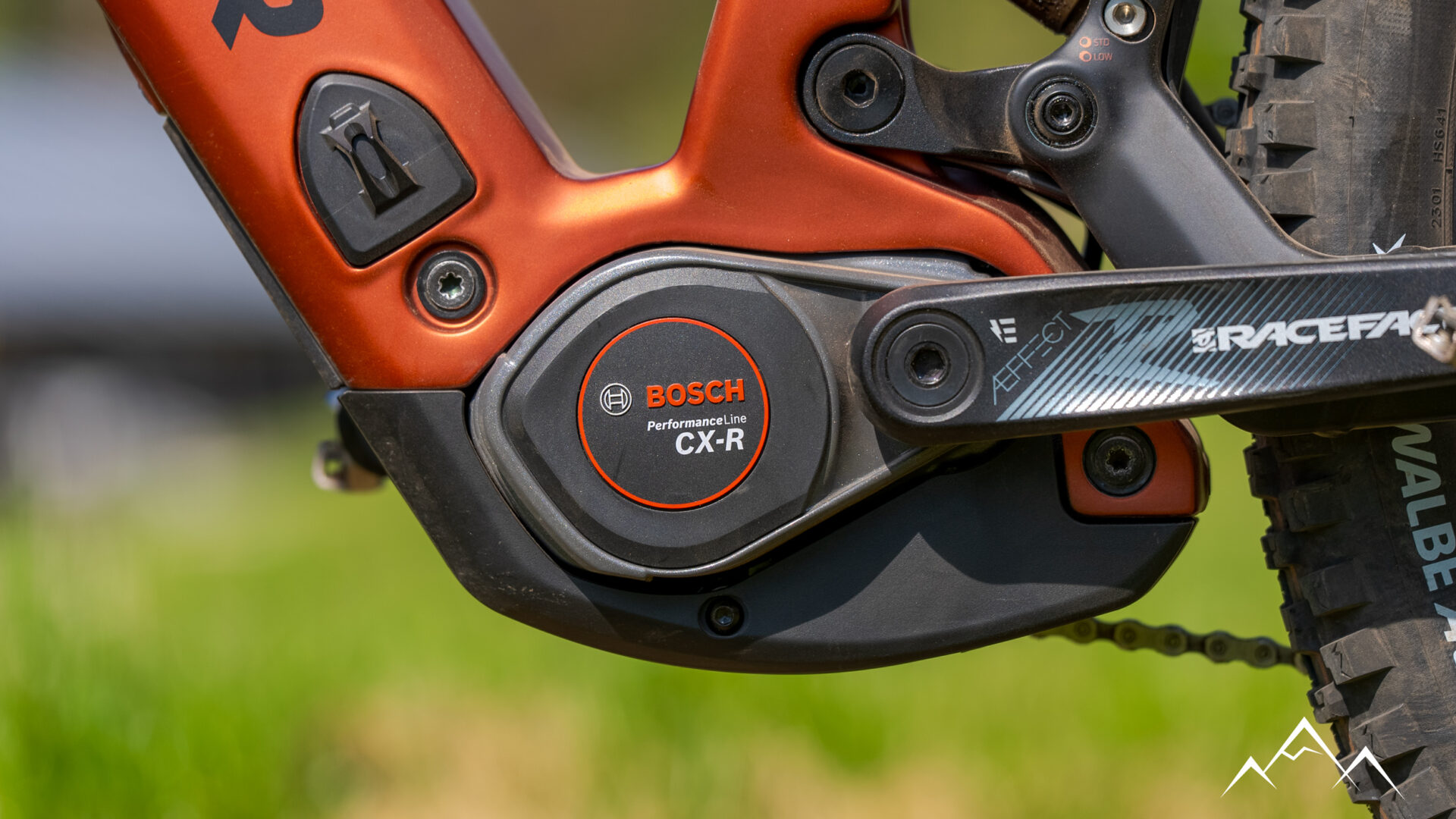 Le Lapierre Overvolt GLP III Passe à 725 Wh Avec Le Moteur Bosch Cx Race